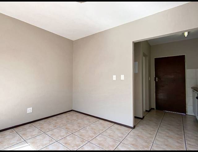 0.5 BEDROOM APARTMENT FOR SALE IN FLORIDA LAKE